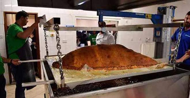 यह है दुनिया का सबसे बड़ा समोसा, वजन 153 किलो