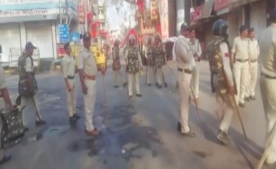 मध्य प्रदेश: दंगा प्रभावित खरगोन में कर्फ्यू में 2 घंटे की ढील, सिर्फ महिलाओं को मिली बाहर निकलने की छूट