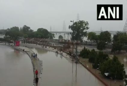 दिल्ली में 'उफान' पर यमुना, अब तक के सारे रिकॉर्ड तोड़कर 208.48 मीटर के स्तर पर पहुंची, घरों में घुसा पानी