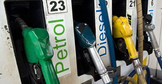 पेेट्रोल पंपों ने कार्ड के जरिए भुगतान नहीं लेने के फैसले को टाला