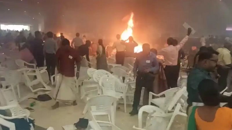 केरल: कोच्चि में ईसाई सम्मेलन में विस्फोट में अब तक 2 की मौत और दर्जनों घायल, एक व्यक्ति ने ली आत्मसमर्पण कर विस्फोट की जिम्मेदारी