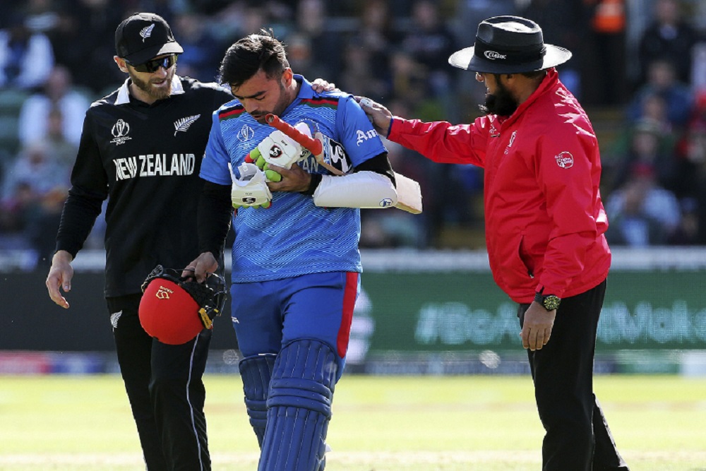 न्यूजीलैंड के खिलाफ मैच में अफगानिस्तान के राशिद खान को लगी चोट