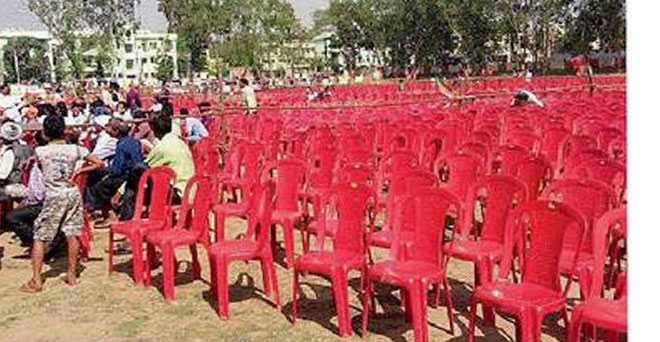 कुर्सियां खाली देख बदलना पड़ा राजनाथ को सभा का समय