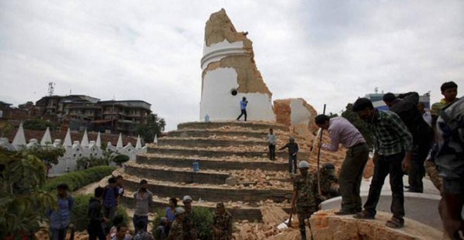 नेपाल में भूकंप के कारण कई मंदिर ध्वस्त
