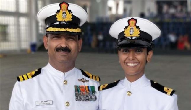 भारतीय नौसेना को मिली पहली महिला पायलट, तीन महिला एनएआई अधिकारी