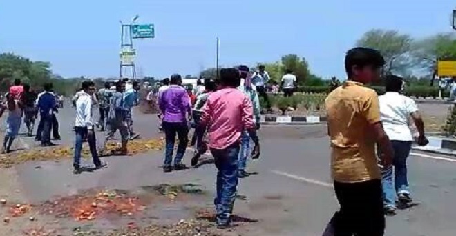 मध्य प्रदेश में किसानों का उग्र प्रदर्शन: तोड़फोड़, पथराव, 4 पुलिसकर्मी घायल