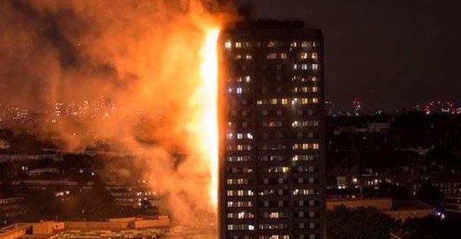 लंदन की 27 मंजिला इमारत में लगी भीषण आग, 200 दमकलकर्मी मौके पर