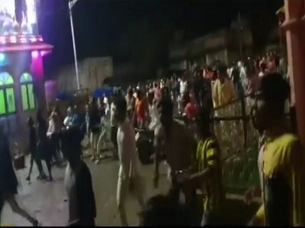 गुजरात: जूनागढ़ में दरगाह हटाने के नोटिस पर बवाल, भीड़ के पथराव में डीएसपी सहित चार पुलिसकर्मी घायल, एक मौत