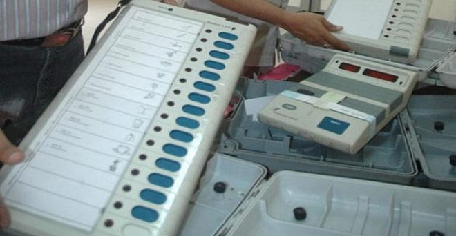 आरटीआई से ईवीएम में गड़बड़ी का खुलासा, नारियल का बटन दबाने पर कमल को वोट