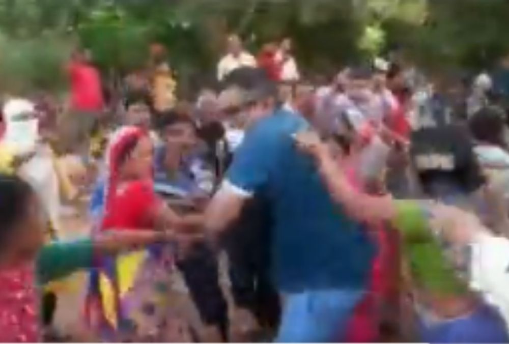 ओडिशा: चाइल्ड पोर्नोग्राफी मामले में छापेमारी करने गई थी सीबीआई टीम, भीड़ ने की मारपीट