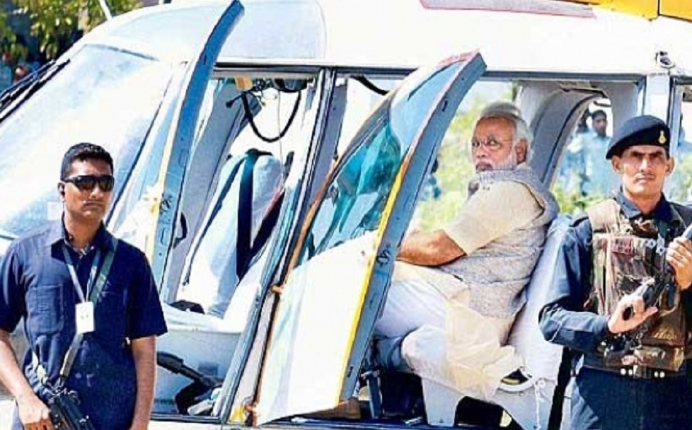 अधिकारी ने की प्रधानमंत्री मोदी के हेलीकॉप्टर की जांच, चुनाव आयोग ने किया निलंबित