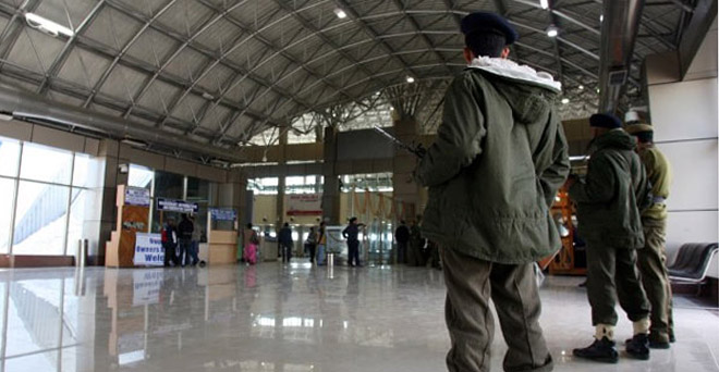 श्रीनगर एयरपोर्ट पर दो ग्रेनेड सहित सेना का जवान गिरफ्तार