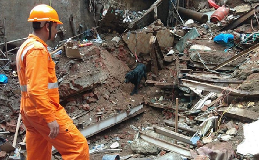 मुंबई में चार मंजिला इमारत गिरी, अब तक 13 की मौत, बचाव और तलाशी अभियान जारी