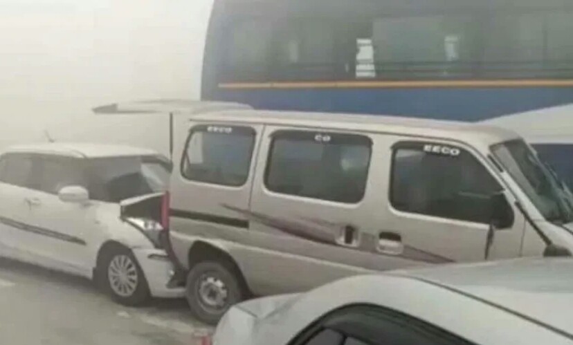 कोहरे का कहर: पेरिफेरल और आगरा एक्सप्रेस-वे पर टकराई कई गाड़ियां, तीन की मौत