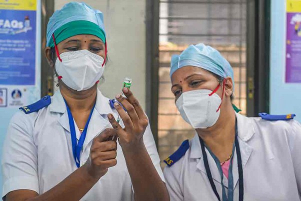वैक्सीन पर भ्रांतियां भारी, स्वास्थ्य विभाग की टीम पर ग्रामीणों ने किया हमला