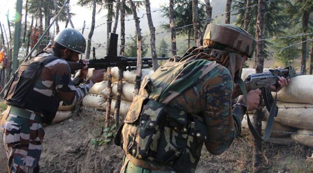 जम्मू-कश्मीर: पुलवामा में सुरक्षाबलों ने जैश के तीन आतंकियों को किया ढेर, सर्च ऑपरेशन जारी