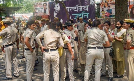 कांग्रेस मुख्यालय में जबरन नहीं गई दिल्ली पुलिस, अधिकारी बोले- मारपीट का आरोप झूठा