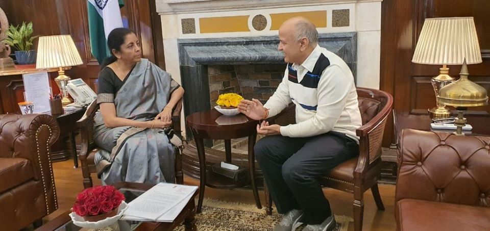 दिल्ली के वित्त मंत्री का पदभार संभालने के बाद केंद्रीय वित्त मंत्री निर्मला सीतारमण से मुलाकात करते मनीष सिसोदिया