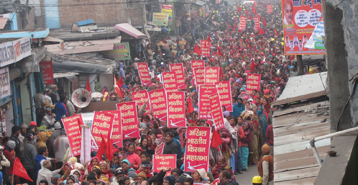 राजस्व गांव की मांग को लेकर प्रदर्शन