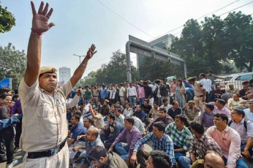 दिल्ली हाई कोर्ट ने खारिज की पुलिस की याचिका, वकीलों पर नहीं दर्ज होगी एफआईआर
