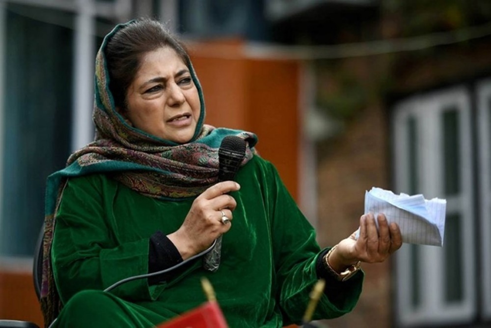 कश्मीर: राजनीतिक दलों के शांतिपूर्ण विरोध का सामना नहीं कर सकती बीजेपी, वो बहुत नाजुक है: महबूबा मुफ्ती