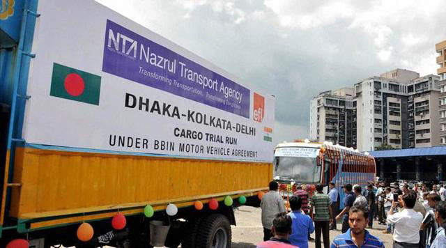 बांग्लादेश का पहला ट्रक सामान लेकर सीमा शुल्क डिपो पहुंचा