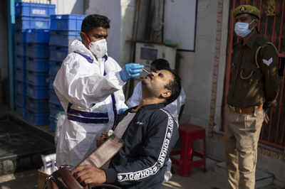 दिल्ली में जानलेवा कोरोना हुआ बेकाबू, 24 घंटे में 111 लोगों की मौत; 5,879 नए मामले
