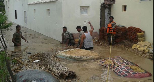 गुजरात-राजस्थान में बारिश से हाल बेहाल, NDRF के साथ सेना ने भी संभाला मोर्चा