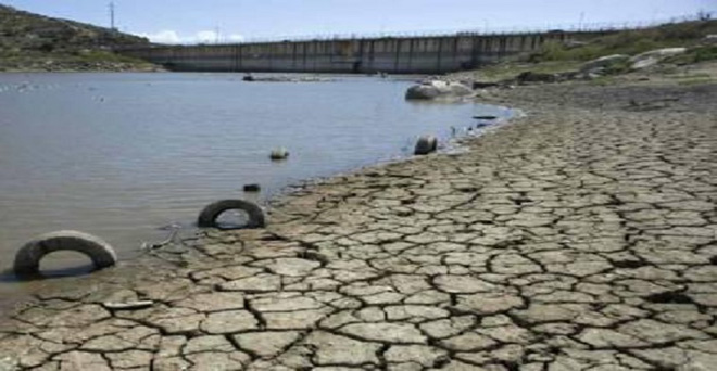 गुजरात और महाराष्ट्र के जलाशयों में पानी का स्तर घटा, किसान परेशान