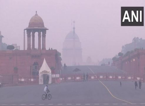 दिल्ली में प्रदूषण का कहर जारी, बेहद खराब श्रेणी में राष्ट्रीय राजधानी की हवा, एक्यूआई 300 के पार