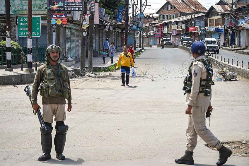कश्मीर में अज्ञात लोगों ने भाजपा कार्यकर्ता का किया अपहरण, बीते दिनों राज्य प्रमुख की आतंकवादियों ने की थी हत्या