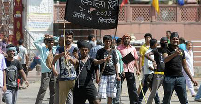 नेपाल में नया संविधान लागू, हिंसक झड़पों का सिलसिला तेज