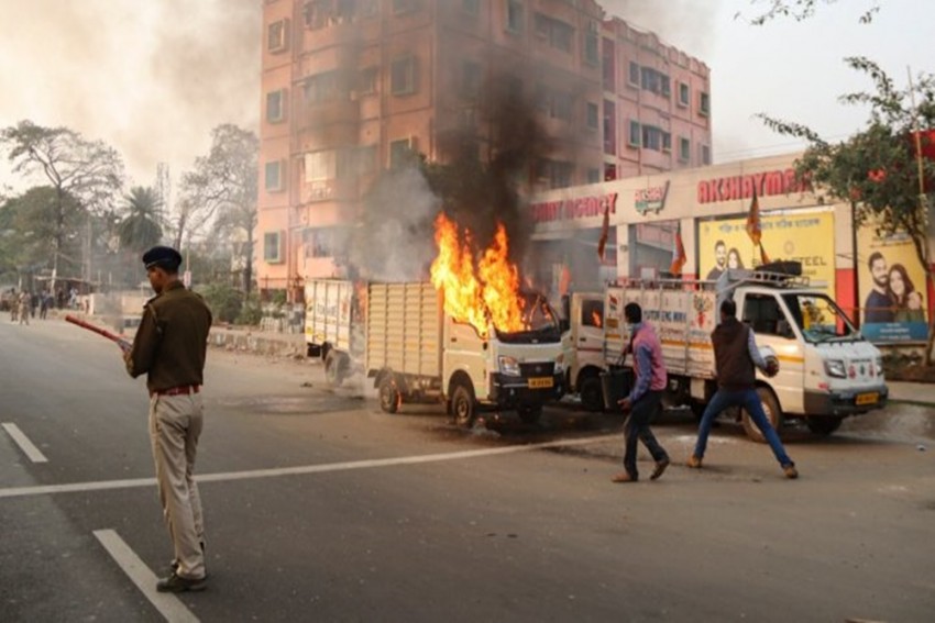 चुनाव नतीजों बाद बंगाल में हुई हिंसा पर गृह मंत्रालय सख्त, जांच के लिए भेजी चार सदस्यीय टीम