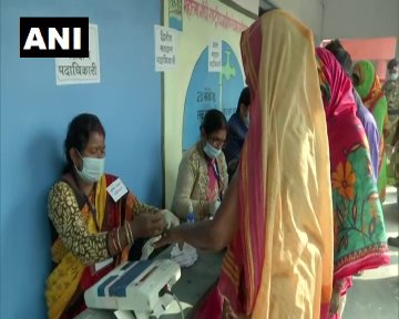 बिहार में तीसरे चरण का चुनाव संपन्न, 56.2 फीसदी लोगों ने किया मतदान