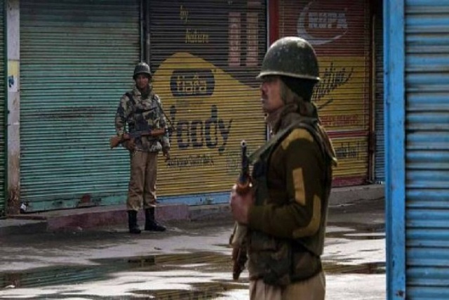 कश्मीर के सोपोर में आतंकी हमला, एक बच्ची सहित 4 जख्मी
