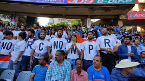 भारत-ऑस्ट्रेलिया वनडे मैच के दौरान वानखेड़े स्टेडियम में सीएए का विरोध