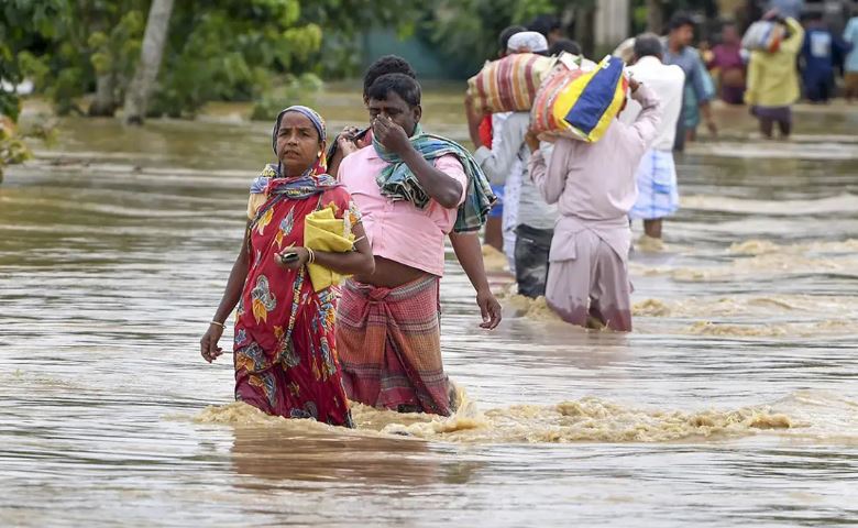 असम में बाढ़ से स्थिति गंभीर, मरने वालों का आंकड़ा 118 पहुंचा