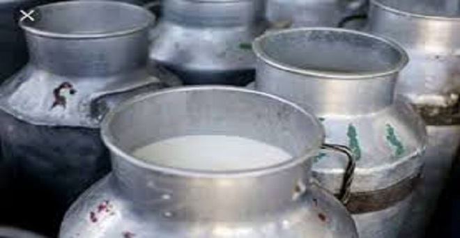 महाराष्ट्र सरकार रोज खरीदेगी दस लाख लीटर दूध, किसानों को मिलेगी राहत