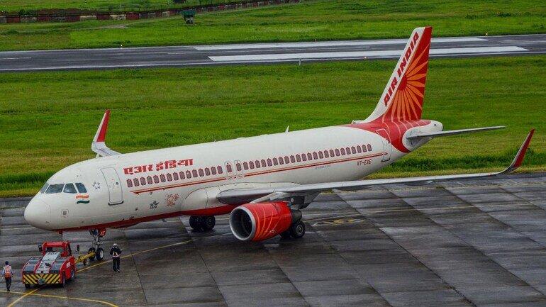 टाटा संस और स्पाइसजेट ने एयर इंडिया को खरीदने के लिए लगाई बोली, क्या हो पाएगी 68 साल बाद 'घर वापसी'