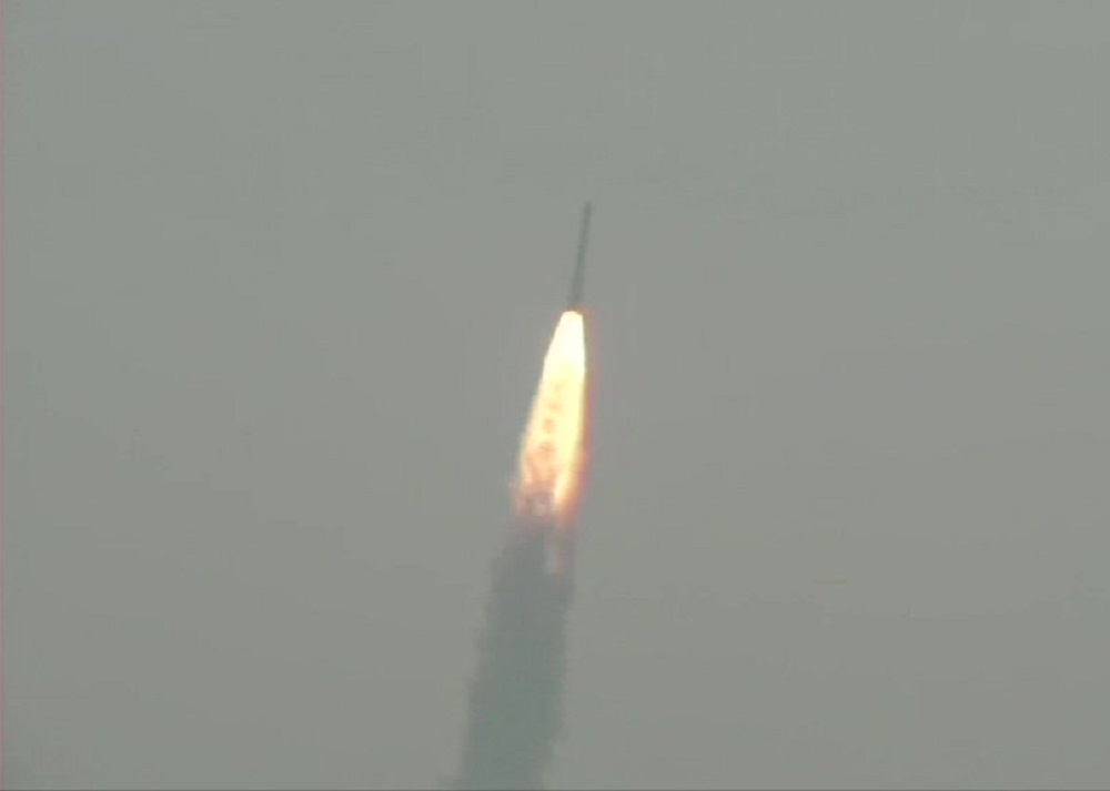 ISRO ने लॉन्च किया एमिसैट, पहली बार अंतरिक्ष में जाते सैटेलाइट को 1000 लोगों ने LIVE देखा