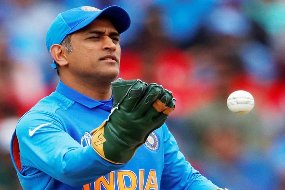 भारत-बांग्लादेश के दूसरे डे-नाइट टेस्ट मैच का हिस्सा होंगे धोनी, जानिए क्या होगी भूमिका
