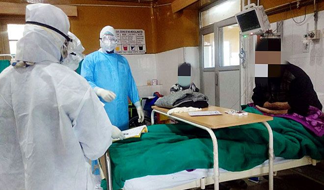 सरकारी अस्पतालों के 40 फीसदी डॉक्टर-नर्स अधूरी तैयारियों से परेशान, संक्रमण से बढ़ा खतरा