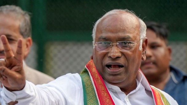 कर्नाटक: कौन बनेगा मुख्यमंत्री? खड़गे के फैसले पर टिकी निगाहें