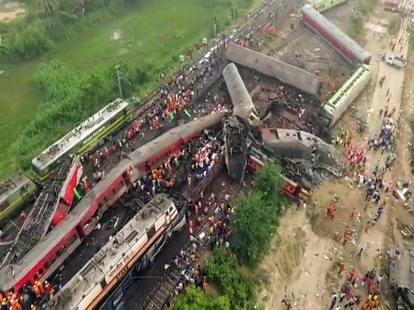 ओडिशा सरकार ने ट्रेन दुर्घटना में मरने वालों की संख्या को संशोधित कर किया 288 , कुछ शवों की गई दो बार गिनती