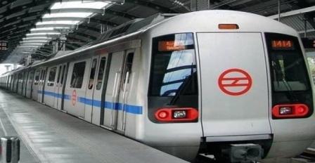 दिल्ली मेट्रो में बुजुर्ग से कहा,'ये सीट हिंदुस्तानियों की है, तुम्हारे जैसे पाकिस्तानियों की नहीं'