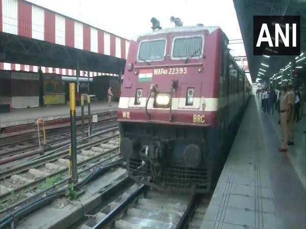 पश्चिमी दिल्ली में ट्रेन की चपेट में आने से 3 मजदूरों की मौत, मृतकों की हुई पहचान