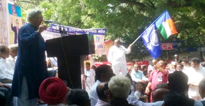 गोरक्षकों को लेकर वाम और दलित संगठनों ने मोदी सरकार पर निशाना साधा
