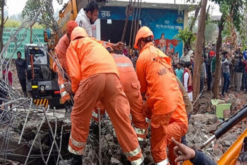 गाजियाबादः मुरादनगर में श्मशान घाट का लेंटर गिरने से 23 की मौत, पीएम मोदी ने जताया शोक