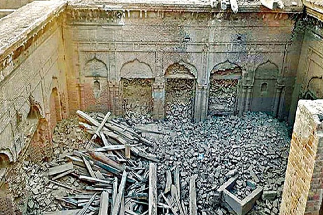 पाकिस्तान में ऐतिहासिक गुरुनानक महल में उपद्रवियों की तोड़-फोड़, उठा ले गए खिड़की-दरवाजे