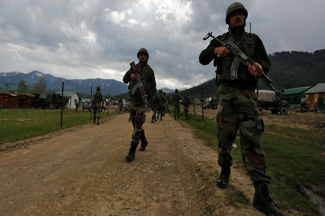 कश्मीर: पांच महीने में 103 आतंकी ढेर, पाकिस्तान ने 1170 बार सीजफायर का उल्लंघन किया